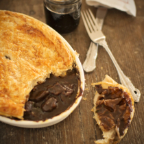 Simple Dinners 10 / Beef and Shiraz Pie